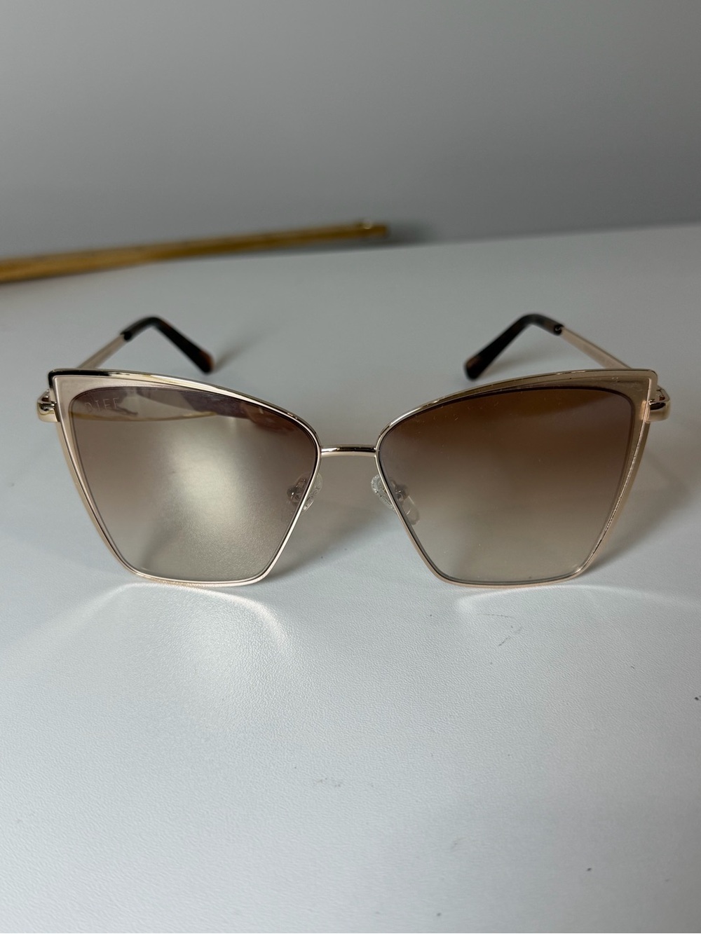 Diff Eyewear Becky Gold Frame Brown Gradient Cat-Eye Sunglasses